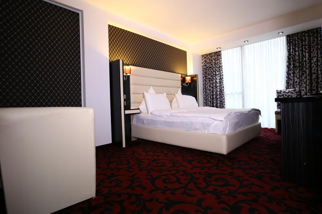 Hotel Articus Craiova Exterior foto